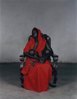 Fotografía 'Black Madonna' de Vanesa Beercroft en el CaixaForum