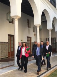 Susana Díaz urge a Iglesias a pedir perdón a Felipe González y al PSOE