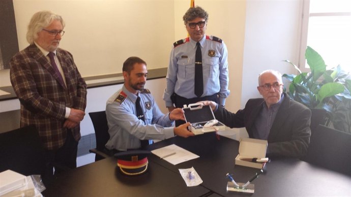 Veterinarios cederán a Mossos seis lectores de microchip