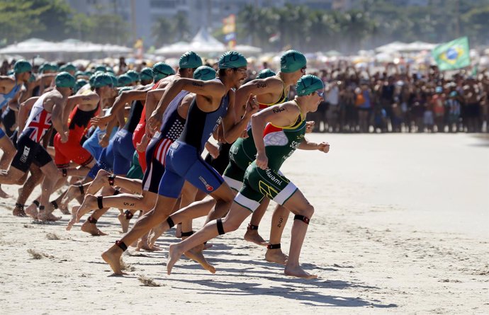 Triatlón de ensayo para los JJOO de Río en la playa de Copacabana 