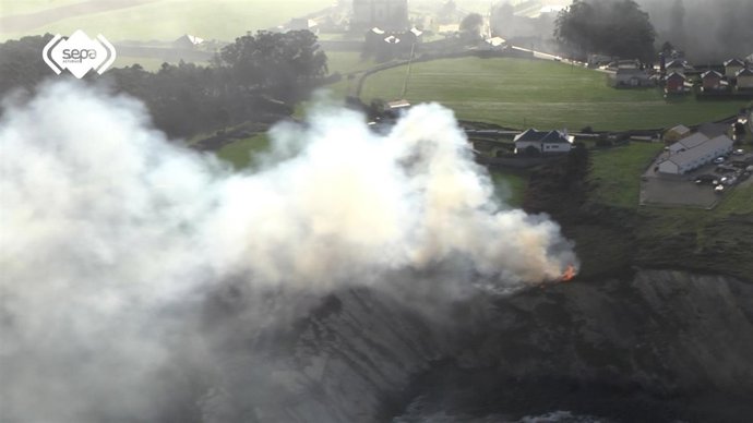 Incendio en Boal El Franco, Asturias, Fuego