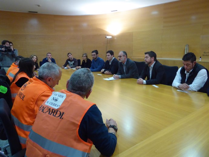 Reunión de alcaldes del Baix Vallès y trabajadores de Bacardi 