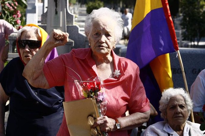 Homenaje en Madrid a las '13 rosas'