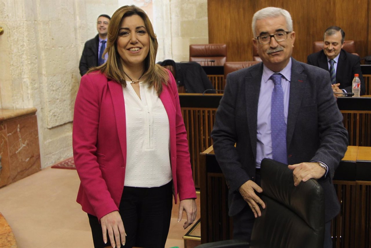 Susana Díaz, junto a Jiménez Barrios, en el Parlamento de Andalucía