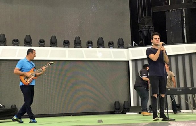 MAVERIK EN LOS PREMIOS CADENA DIAL