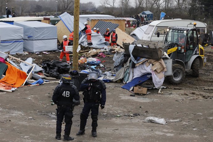 Desalojo del campamento de inmigrantes de Calais, en Francia