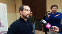 Podemos ve posible dialogar con el PSOE, "si puede ser el sábado", pese a la "crudeza" de Iglesias