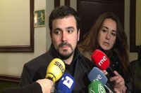 IU reta a Sánchez a dejar de imitar a Susana Díaz con C's y a volver a mesa a cuatro