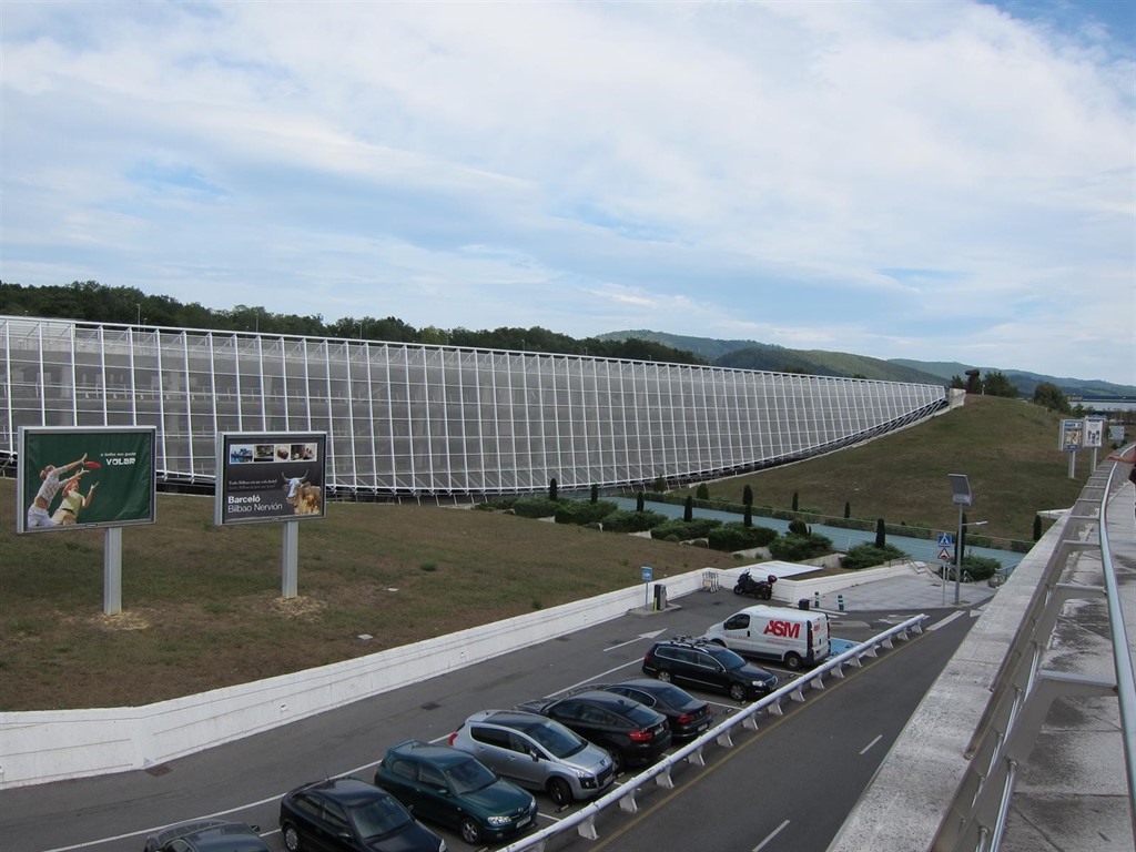 El Aeropuerto de Bilbao lanza una tarifa plana para aparcar en Semana Santa El Aeropuerto de Bilbao lanza una tarifa plana para aparcar en Semana Santa