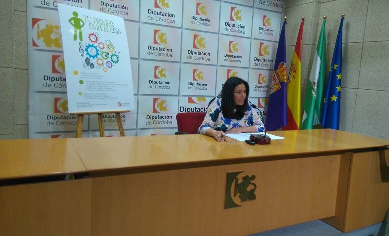 Dolores Amo explica las bases de la convocatoria