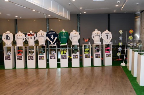 Subasta de prendas donadas por jugadores del Real Madrid