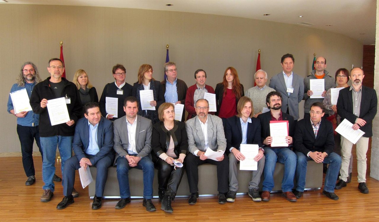 Grupos parlamentarios e investigadores en las Cortes