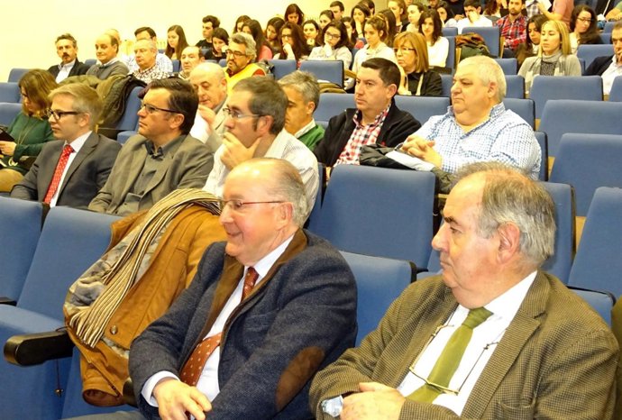 García Valdés (i), con Gil-Robles, en las jornadas