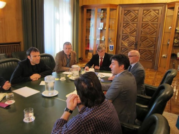 Reunión sobre Pirotecnia Zaragozana.