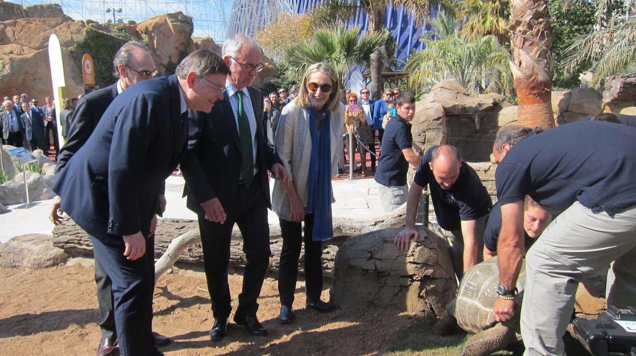 Ximo Puig y Celia Calabuig  en la inauguración del nuevo Oceanogràfic