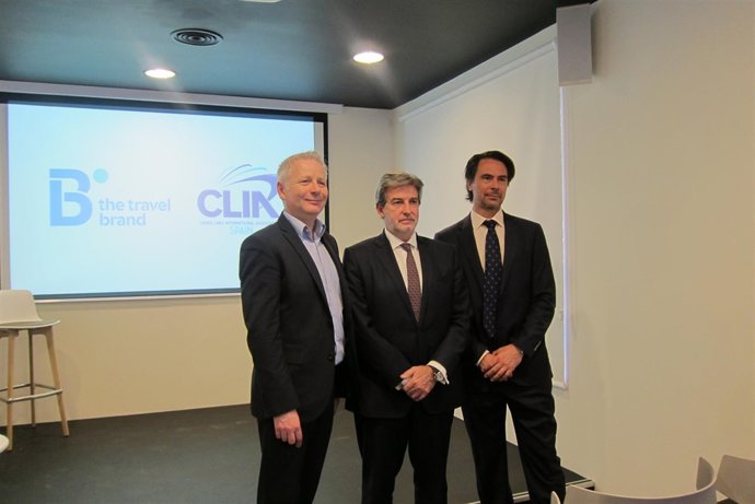 Firma del acuerdo entre B the travel Brand y CLIA España