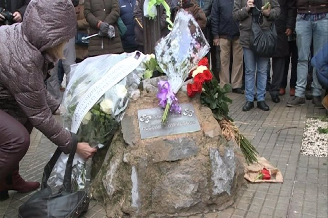 Monolito en recuerdo de las víctimas del 3 de Marzo