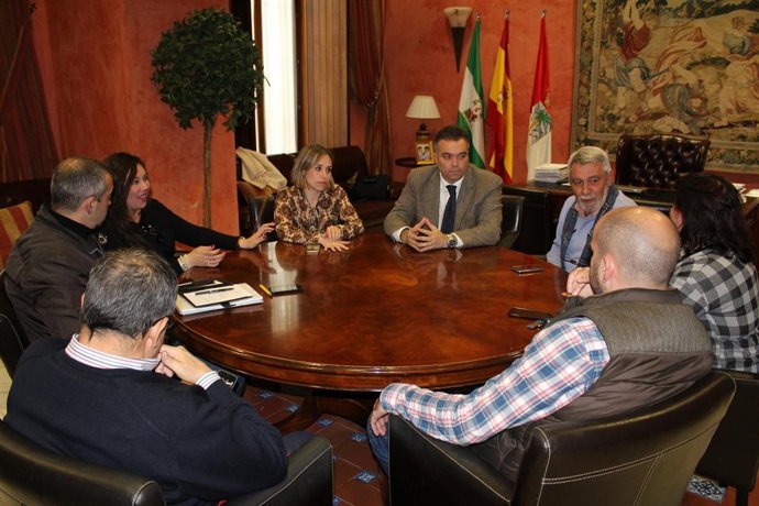 Reunión sobre la Vía del Río Tinto en el Ayuntamiento de La Palma del Condado. 
