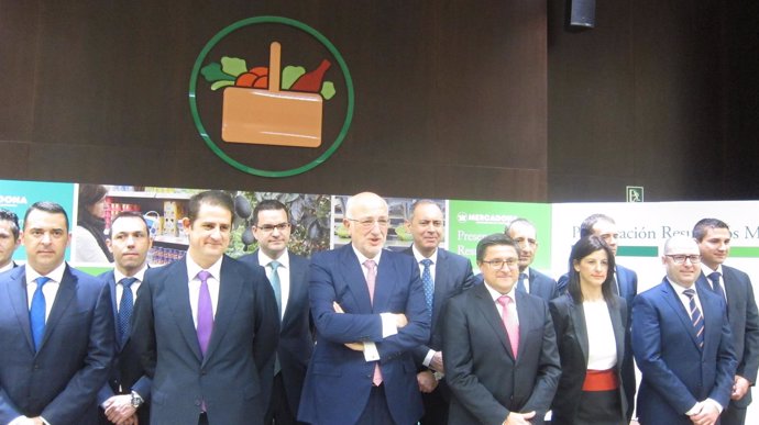 Juan Roig y su equipo en la presentación del balance 2015 de Mercadona