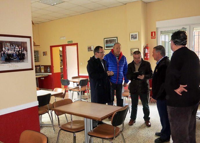 Visita al centro de mayores del Barrio Covadonga