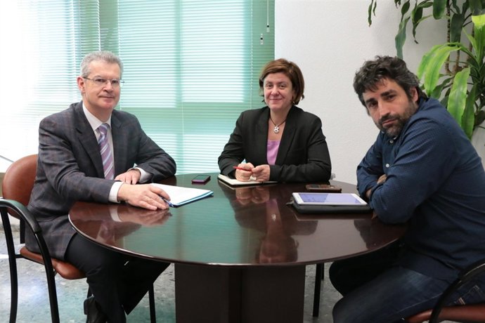 Reunión de IU con el fiscal Sánchez Urbaneja