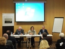 La consellera M.Ruiz en una jornada sobre FP