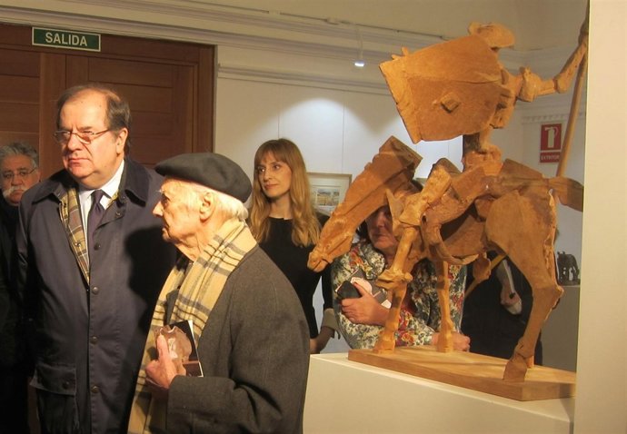 Juan Vicente Herrera y Venancio Blanco visitan la muestra