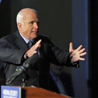 McCain se une a las críticas del Partido Republicano contra Trump y respalda las declaraciones de Romney