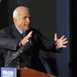 John McCain en un acto de campaña