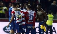 Granada y Betis meten en apuros a Sporting y Espanyol
