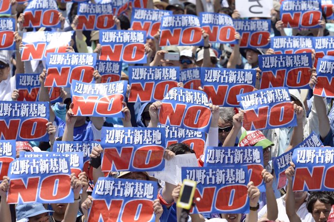 Manifestación contra la base estadounidense de Futenma, en Okinawa