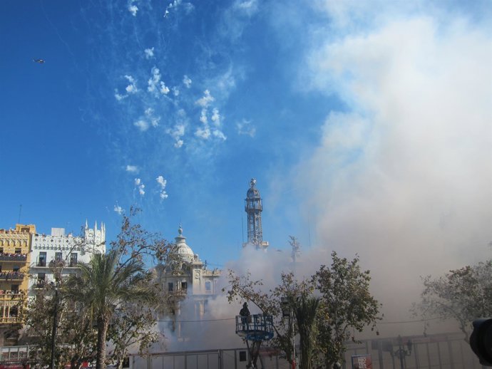 Imagen de la 'mascletà' de este jueves, la tercera de las Fallas 2016 