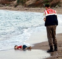 Condenados a cuatro años de cárcel dos sirios por el naufragio en el que murió Aylan Kurdi