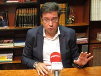 López (PSOE) dice que Carmena primero habló "con libertad" y luego "le dictaron" la matización