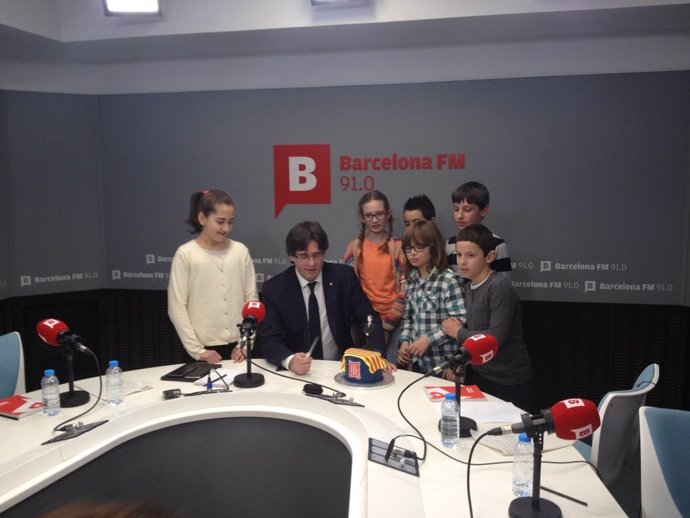 El pte.Carles Puigdemont entrevistado por niños en BTV