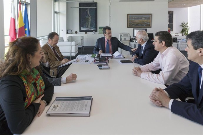 Reunión con los ingenieros industriales