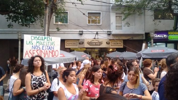 Miles de personas se manifiestan en Mendoza