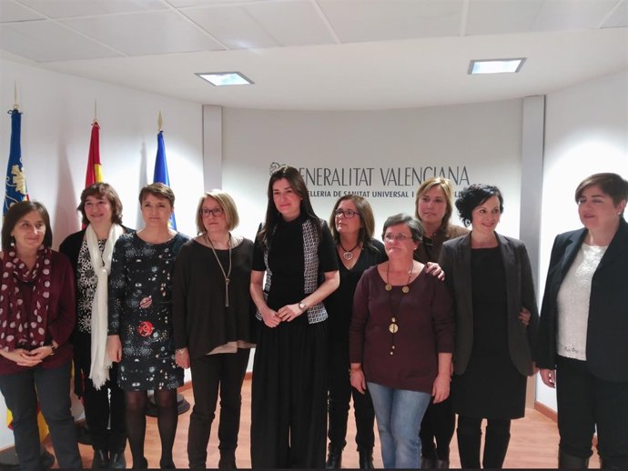 Carmen Montón con las representantes sindicales en rueda de prensa