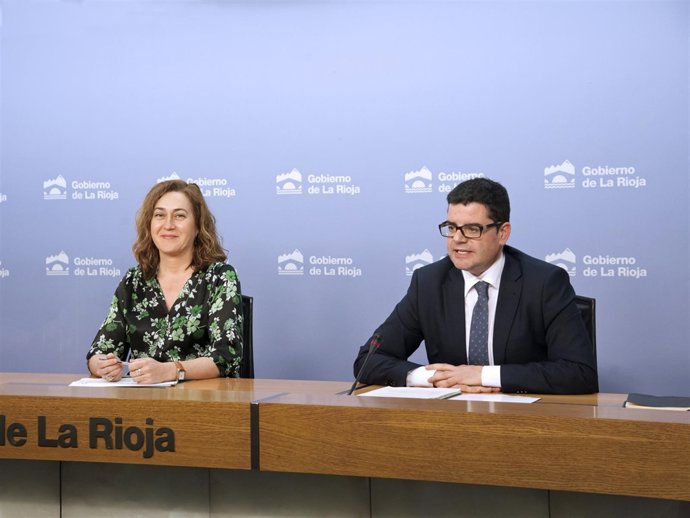 Fotografía De La Portavoz Del Gobierno De La Rioja, Begoña Martínez Arregui Y De