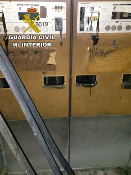 Mangueras ilegales para defraudar la luz