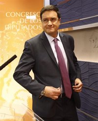 El PSOE pide a Podemos que no bloquee el cambio porque "sobran los motivos": Comparten 140 medidas de su pacto con C's