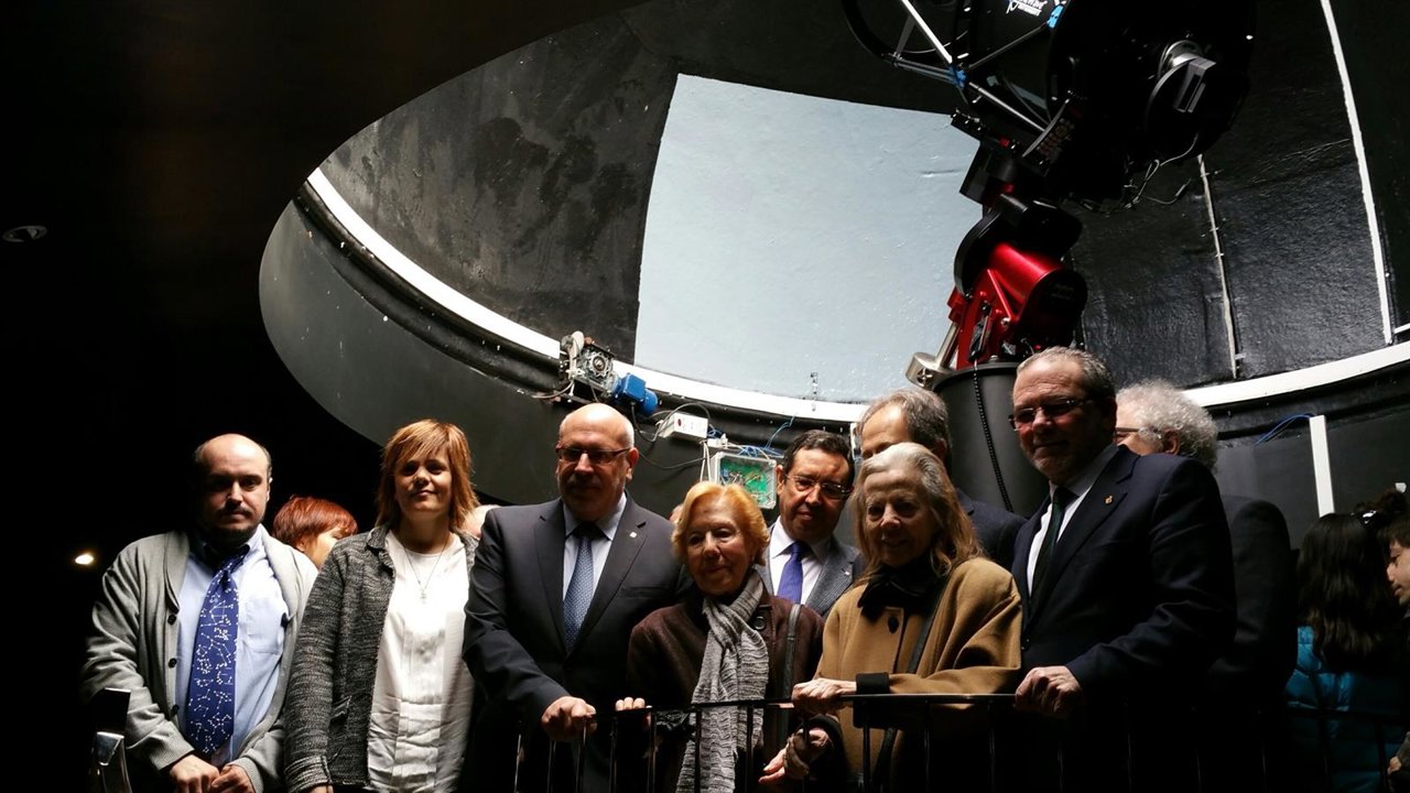 El conseller de empresa y Conocimiento, J.Baiget, en el bautizo del telescopio