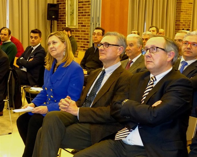 Del Olmo, junto a Moracho (centro), en el Congreso