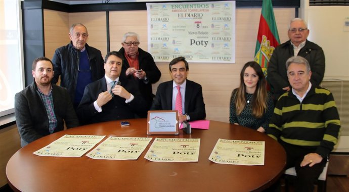 Presentación de 'Encuentros', de Amigos de Torrelavega