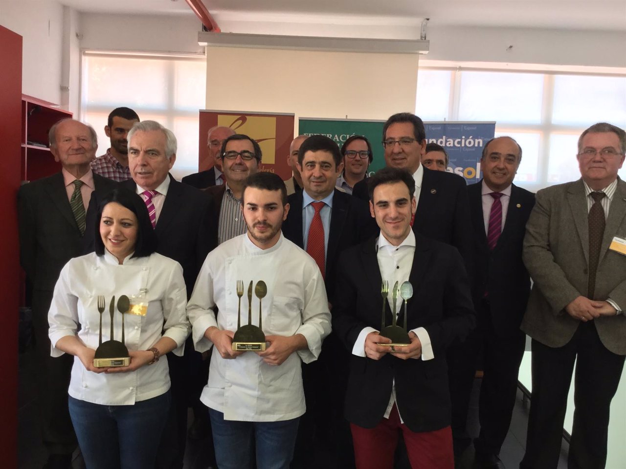 Los premiados, junto a autoridades, patrocinadores y miembros de Fecoan.