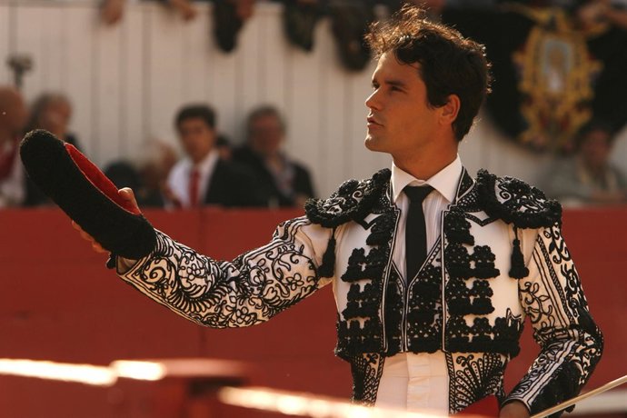 Miguel Abellán Brindando Un Toro