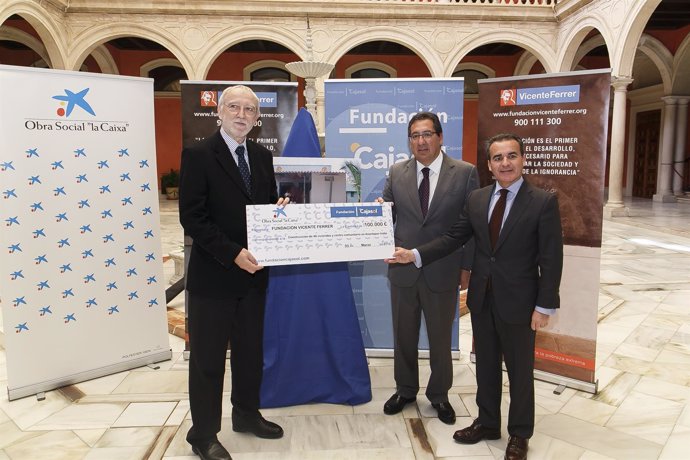 Fundación Vicente Ferrer construye viviendas gracias a 'Caixa' y Cajasol