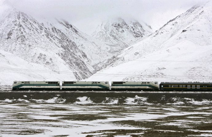 Tren que une el Tíbet con la ciudad de Golmund, inaugurado en 2006