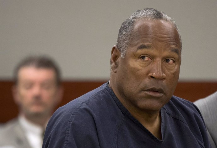 LAS VEGAS, NV - MAY 16:  O.J. Simpson listens as his defense attorney, Ozzie Fum