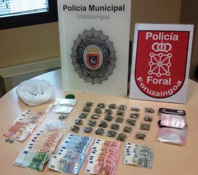 Droga y dinero incautados en la operación de la Policía Municipal y Foral